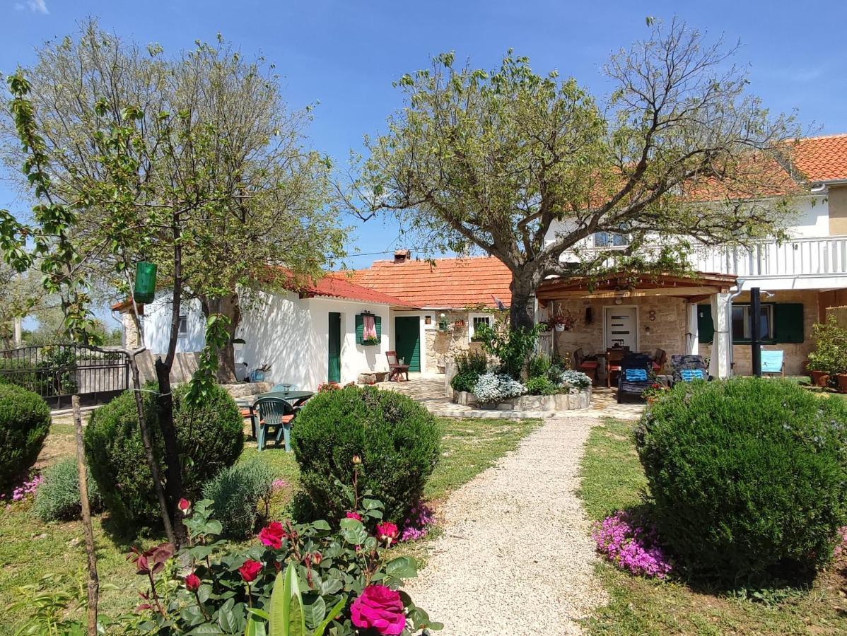 House Kuna Bristane Buitenkant foto